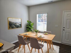 1806 Autumn Mist Dr in Winston-Salem, NC - Building Photo - Building Photo