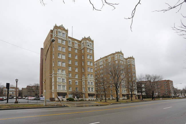 Country Club Apartments in Chicago, IL - Building Photo - Building Photo