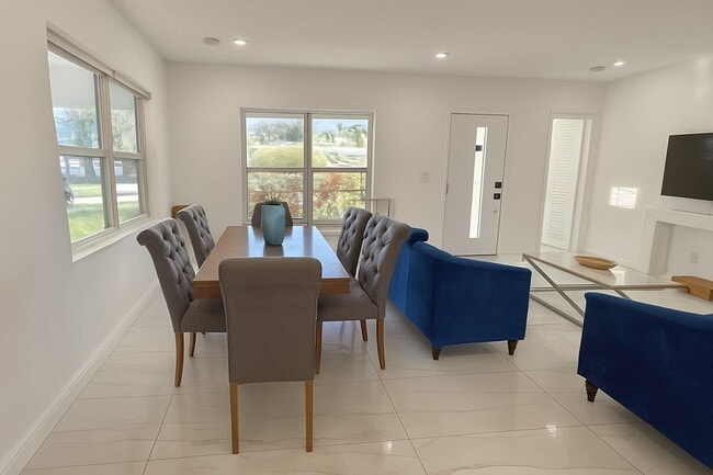 1260 SW 32nd St in Fort Lauderdale, FL - Building Photo - Building Photo