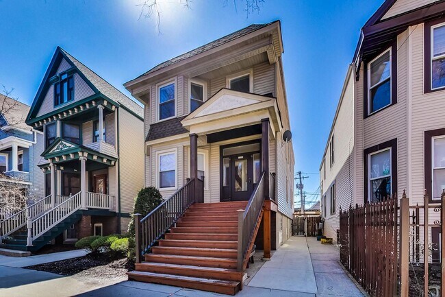 2433 W Leland Ave in Chicago, IL - Building Photo - Building Photo