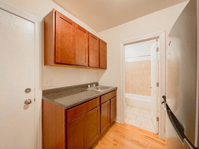 826 W Cornelia Ave in Chicago, IL - Building Photo - Building Photo