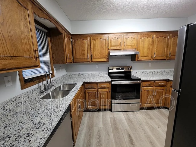 2014 NE Concord St in Lee's Summit, MO - Building Photo - Building Photo