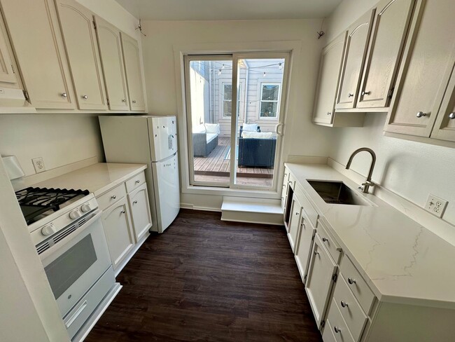 property at 2112 Lombard St