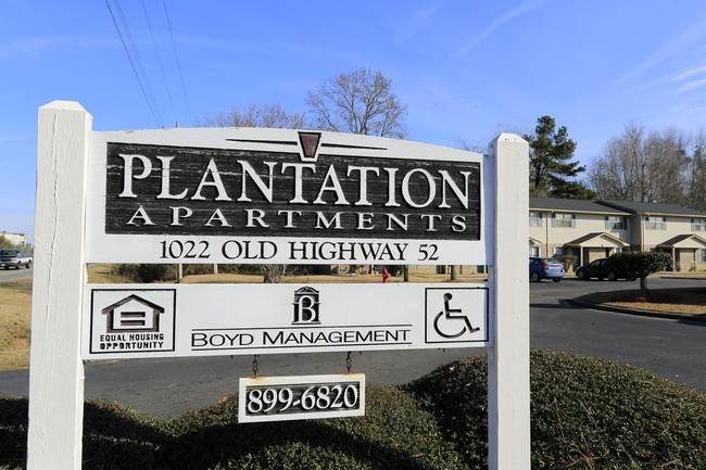 Plantation Apartments in Moncks Corner, SC - Foto de edificio - Building Photo