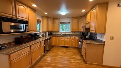 1644 W 11th Ave in Anchorage, AK - Building Photo - Building Photo