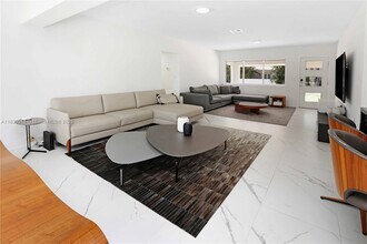 2135 Arch Creek Dr in North Miami, FL - Building Photo - Building Photo