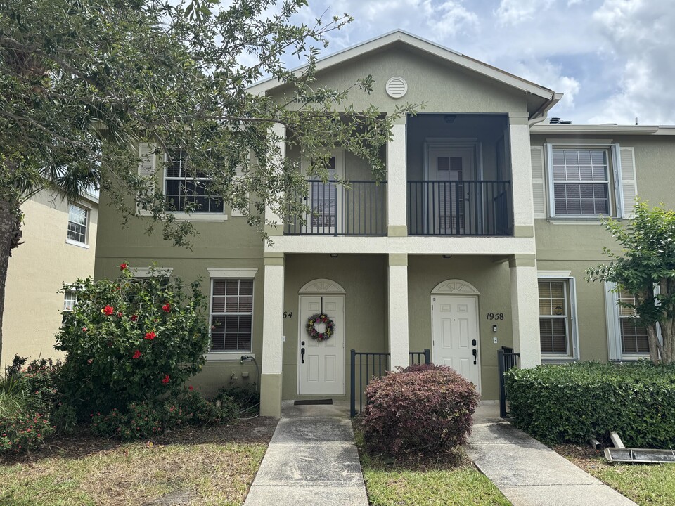 1964 SE Korona Dr in Port St. Lucie, FL - Building Photo