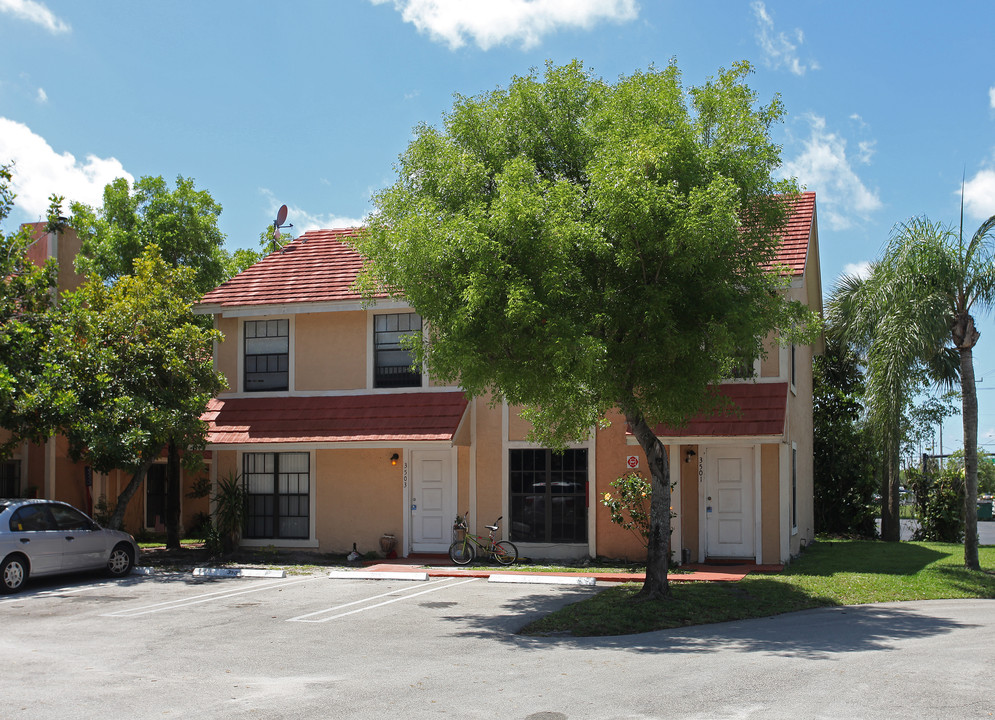 Willows in Coral Springs, FL - Foto de edificio