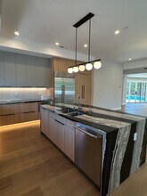 215 Verano Dr in Los Altos, CA - Building Photo - Building Photo