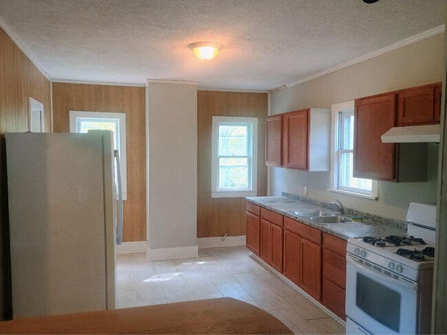 301 E Olive St in Mc Leansboro, IL - Building Photo - Building Photo