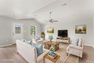 211 N Gladys St in Leesville, LA - Building Photo - Building Photo