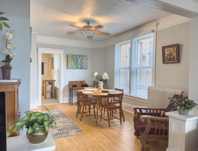 909 E 5th St, Unit 909 Lower