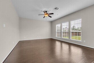 5611 That Way in Houston, TX - Building Photo - Building Photo