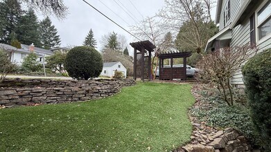 243 S Palatine Hill Rd in Portland, OR - Building Photo - Building Photo