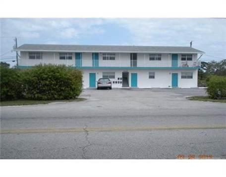 3232 Oleander Ave in Fort Pierce, FL - Building Photo