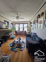 2474 W Pensacola Ave, Unit 3 in Chicago, IL - Building Photo