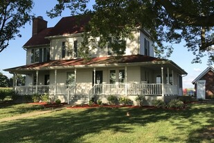 Graduate Student Farmhouse at UIUC Apartamentos