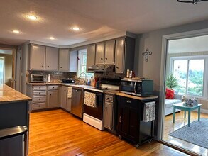 479 Crafts St in Newton, MA - Building Photo - Building Photo