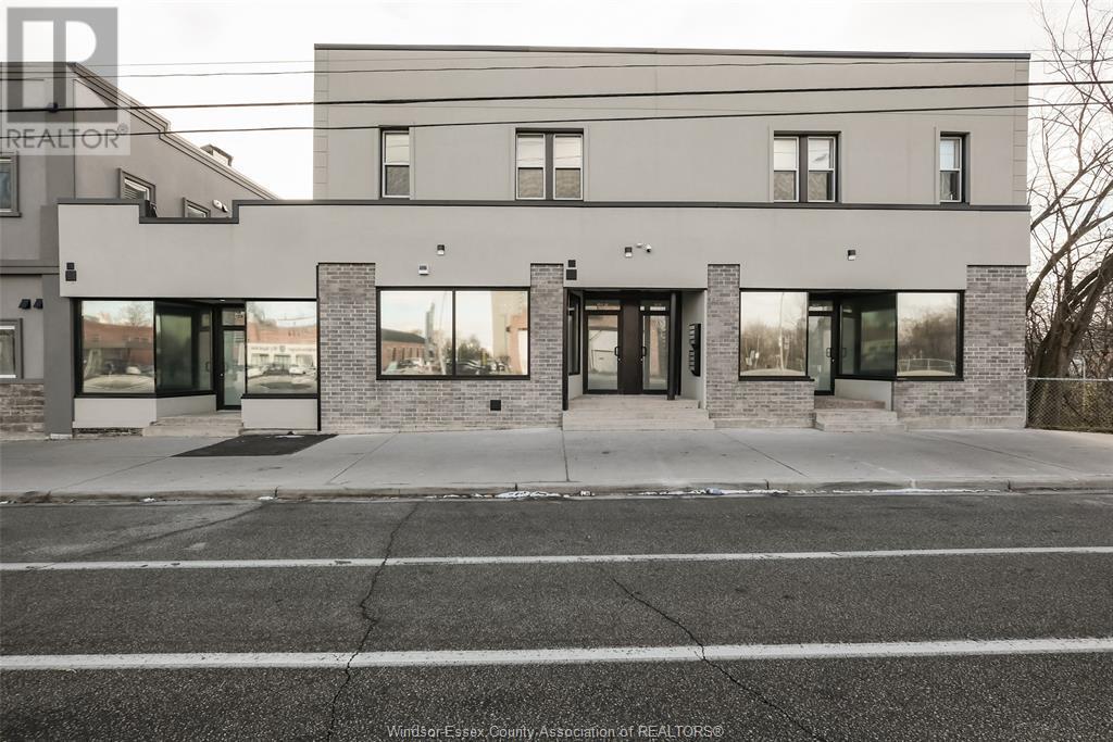 1233 University Ave W in Windsor, ON - Building Photo