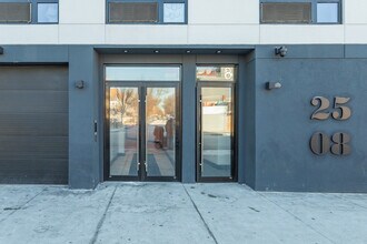 2508 Foster Ave in Brooklyn, NY - Foto de edificio - Building Photo