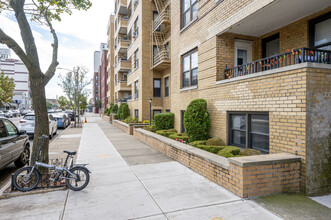 150 W End Ave in Brooklyn, NY - Building Photo - Building Photo