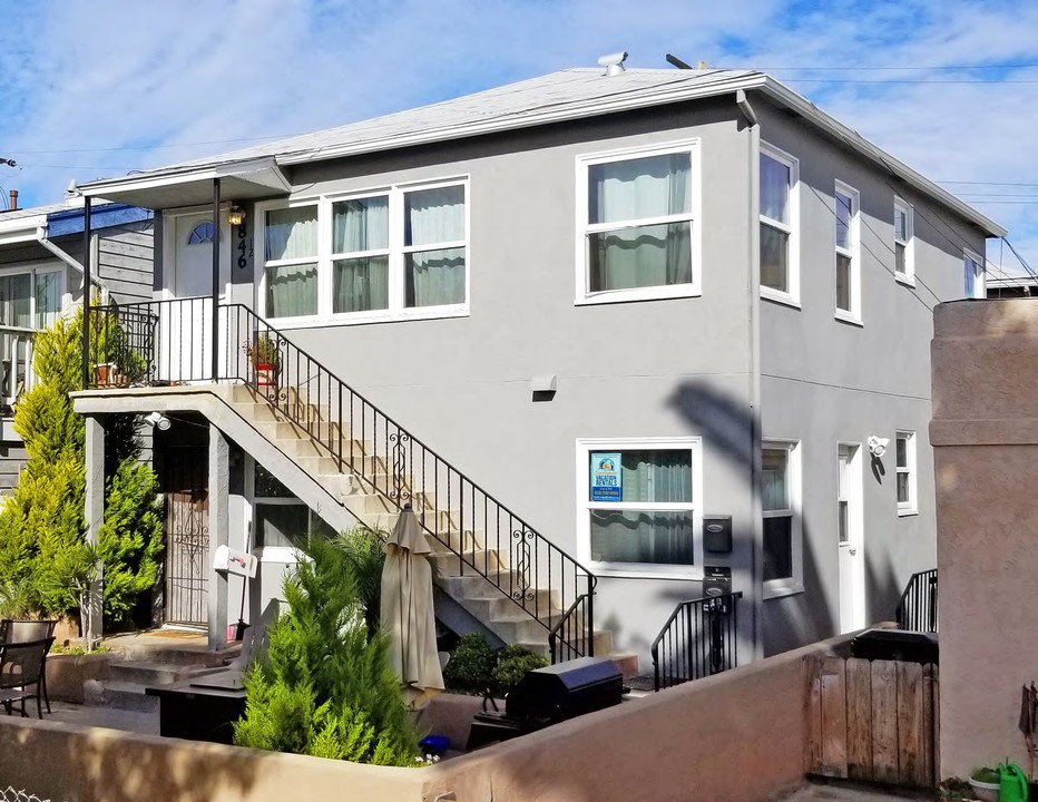 846 Island Ct in San Diego, CA - Foto de edificio