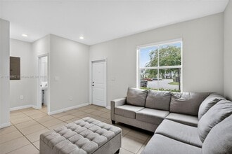 1676 SE 26th Ter in Homestead, FL - Building Photo - Building Photo