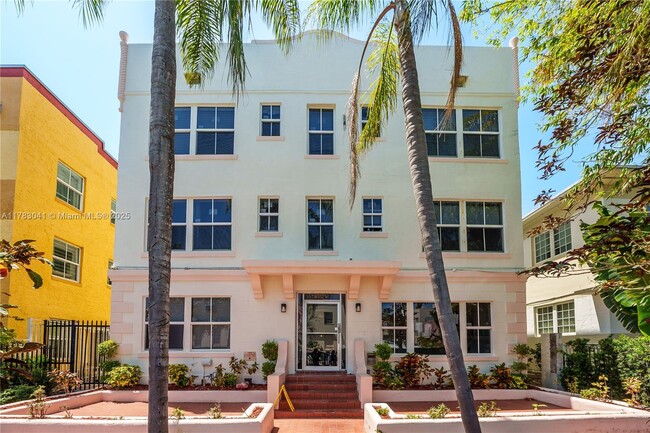 1320 Drexel Ave in Miami Beach, FL - Building Photo - Building Photo