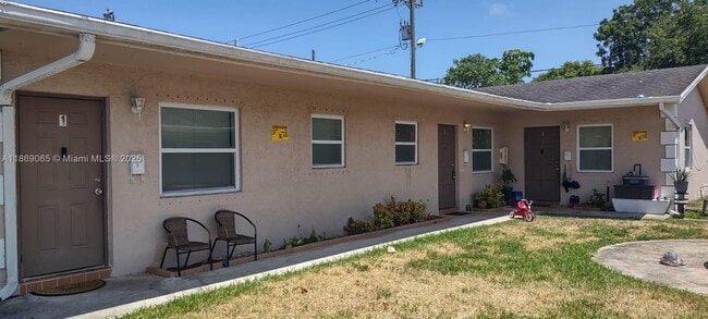 230 NE 40th St in Oakland Park, FL - Building Photo - Building Photo