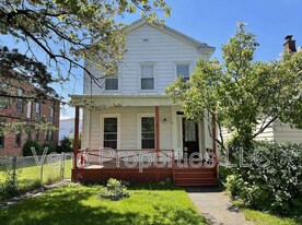 1813 3rd Ave in Watervliet, NY - Building Photo