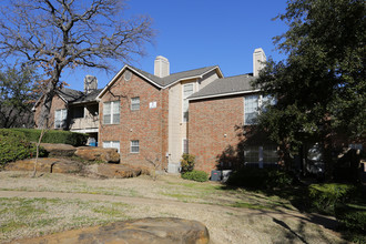 Sandstone At Bear Creek in Euless, TX - Building Photo - Building Photo