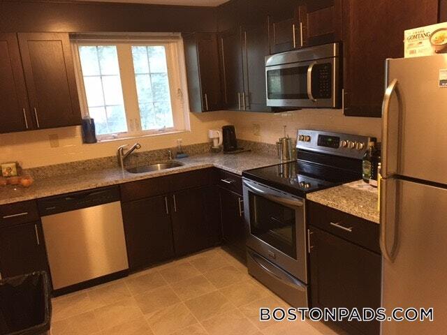 7 Captain Parker Arms in Lexington, MA - Building Photo
