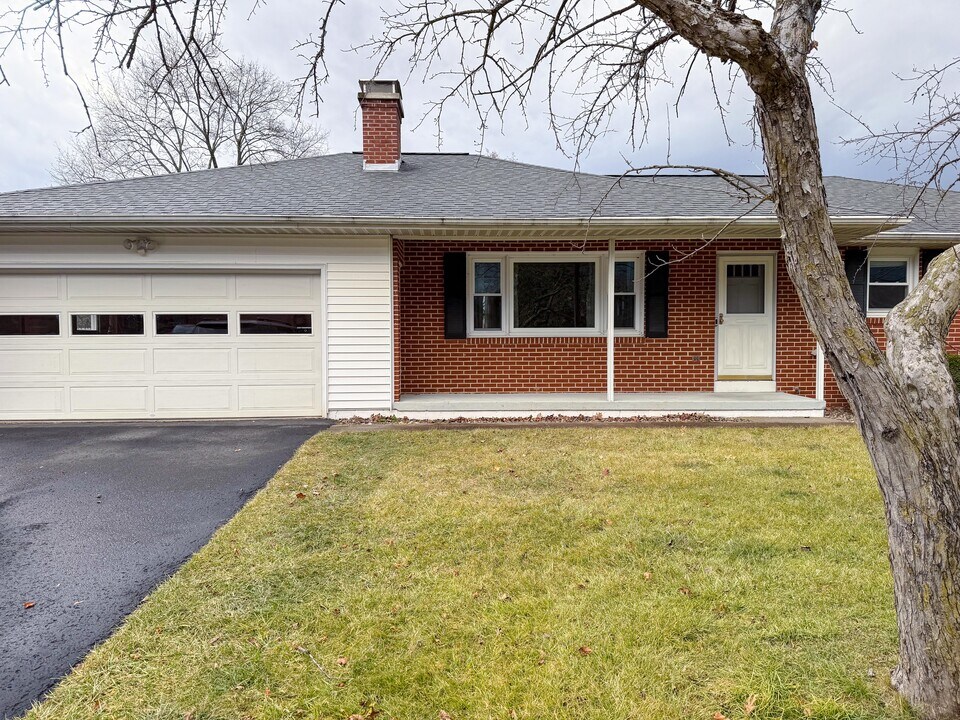 304 Madison St in State College, PA - Building Photo