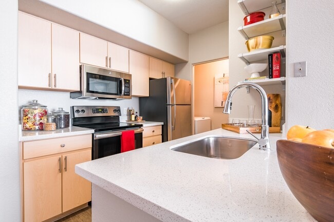 Alanza Place in Phoenix, AZ - Foto de edificio - Building Photo