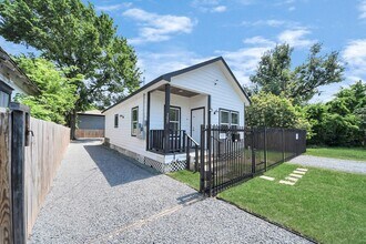 3025 Drew St in Houston, TX - Foto de edificio - Building Photo