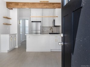 46 Park Ave in Bay Shore, NY - Building Photo - Building Photo