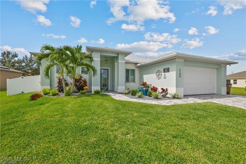 2106 SW 30th St in Cape Coral, FL - Foto de edificio