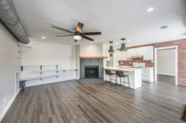 property at 1500 Bay Area Blvd