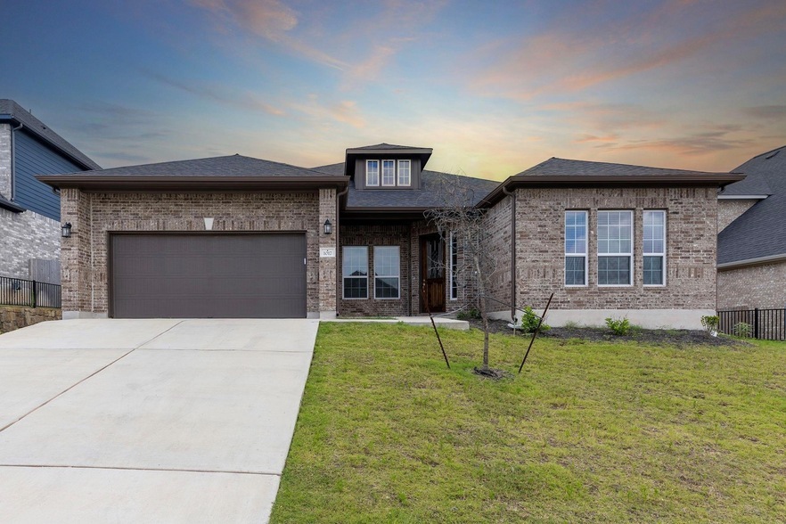 1017 Wild Pecan Lp in Mustang Ridge, TX - Building Photo