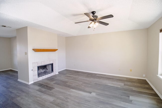 5742 Dartmouth Dr in Lubbock, TX - Building Photo - Building Photo