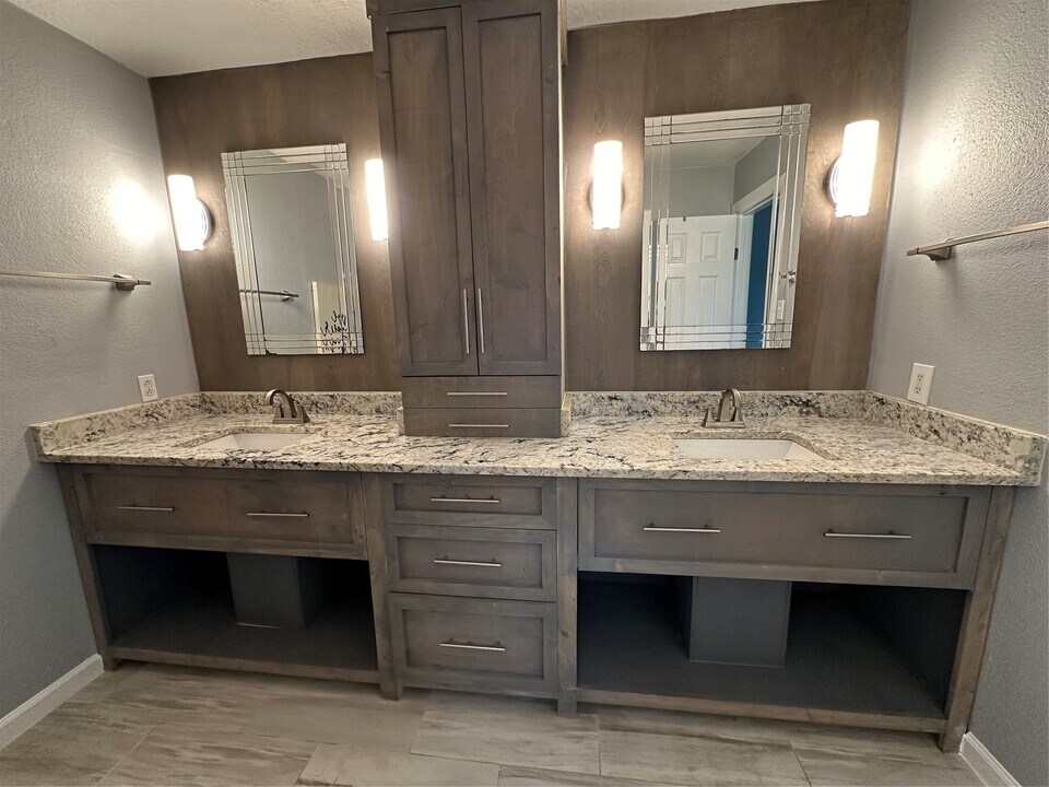 312 Green Isle Ave in Dickinson, TX - Building Photo