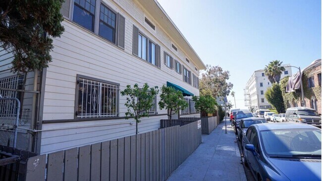 26 Westminister Avenue, in Venice, CA - Building Photo - Building Photo