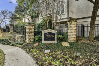 2201 Wolf St in Dallas, TX - Foto de edificio - Building Photo