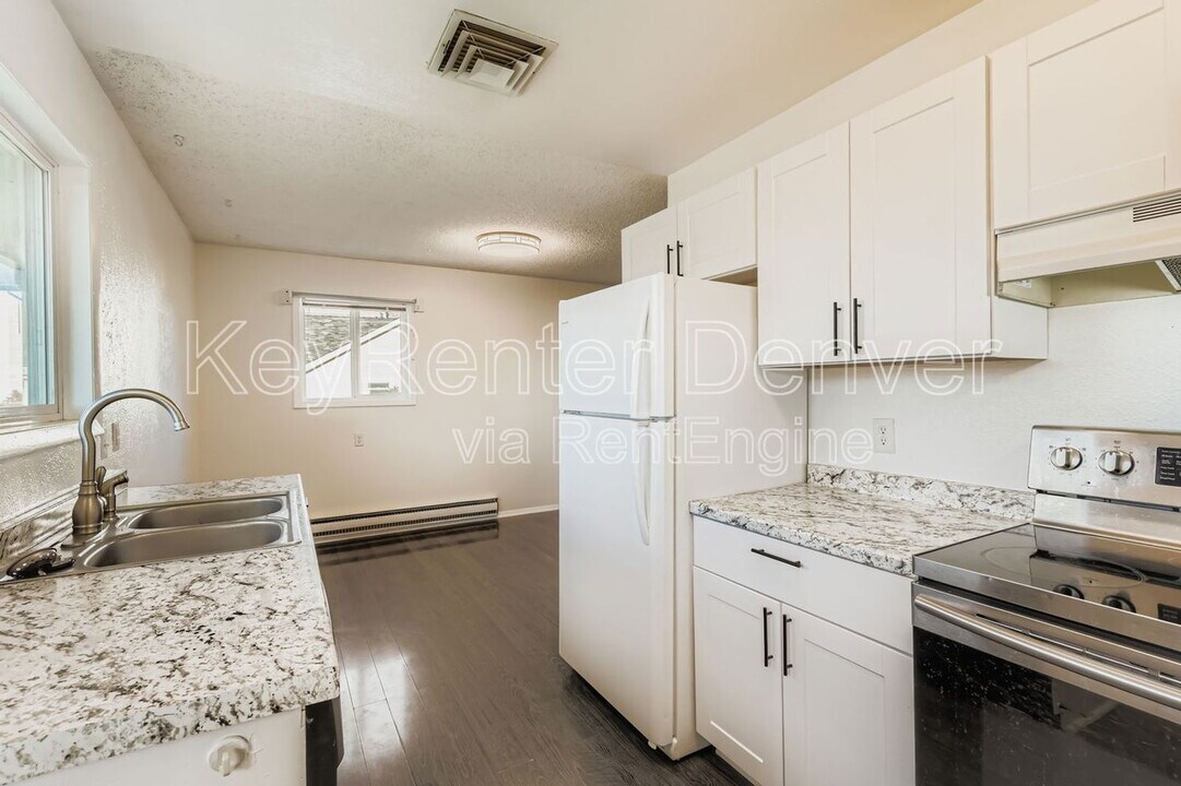 11850 W Independence Ave in Golden, CO - Building Photo