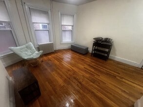 37 Harvard St, Unit 1 in Brookline, MA - Building Photo - Building Photo