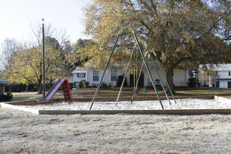 Meadowbrook Apartments in Laurens, SC - Building Photo - Building Photo