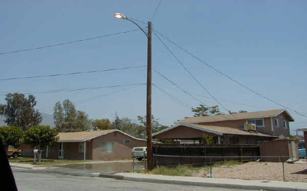 547 Alessandro Ave in San Jacinto, CA - Foto de edificio