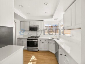 13626 Cerise Ave in Hawthorne, CA - Building Photo - Building Photo