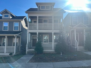 222 Jasmine Row in Ashland City, TN - Building Photo - Building Photo