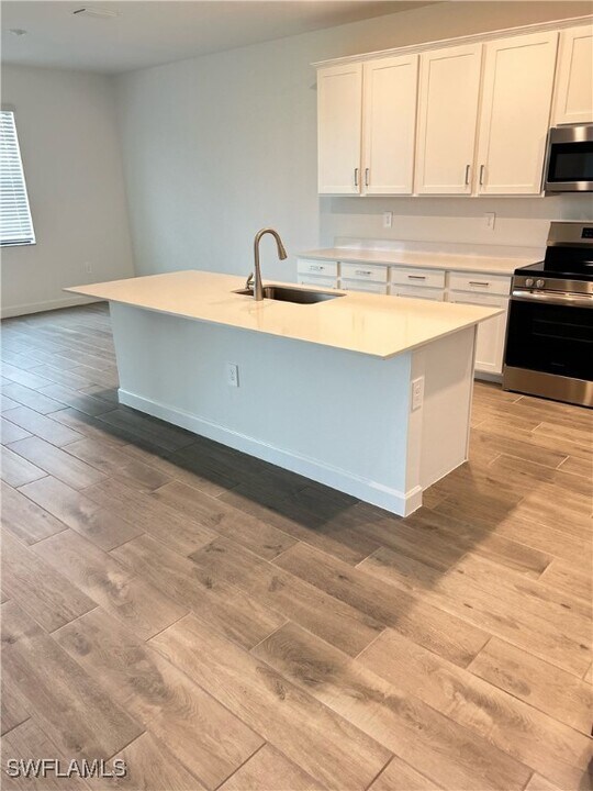 10859 Timber Creek Dr in Ft. Myers, FL - Building Photo